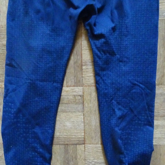 GYMSHARK LEGGINGS SIZE 4 LENGTH 22 INCHES - Picture 3 of 4